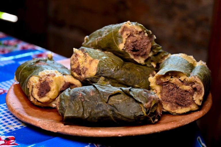 Tamales de frijol, un ritual mixe que sobrevive