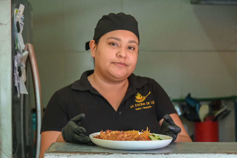 Raíces culinarias y sabor inconfundible en La Cocina Deliz