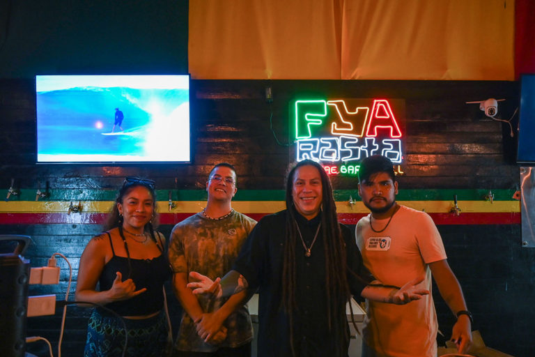 Resuena la cultura jamaiquina en Fya Rasta Reggae Bar & Grill