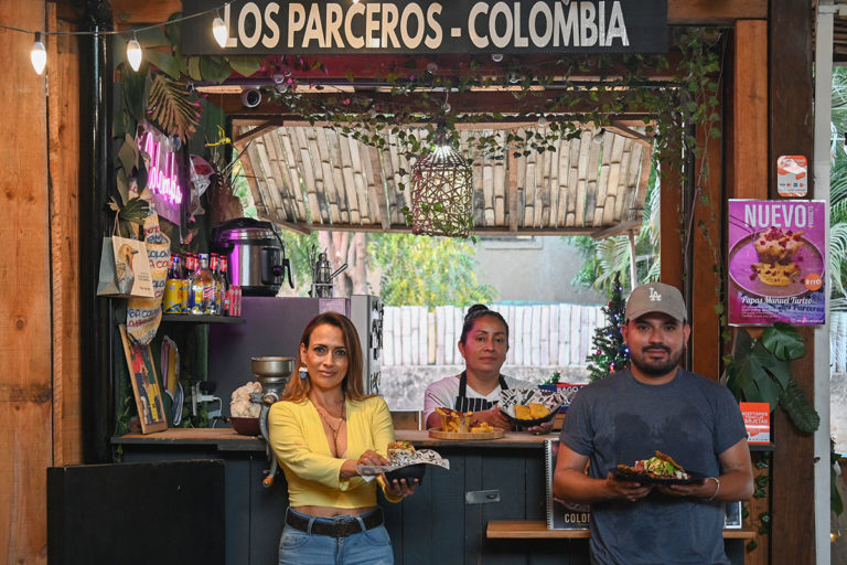 Los Parceros: el sabor auténtico de Colombia en Puerto Escondido