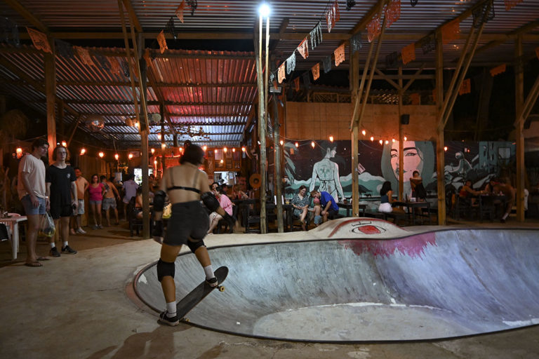 Trazos de Sabor y Libertad: The Boneyard en La Punta de Zicatela