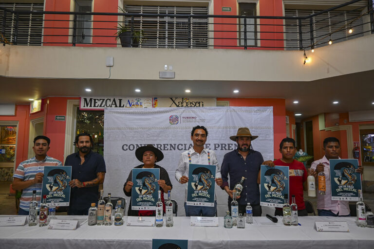 Va la Tercera Ronda del Día de Plaza del Mezcal