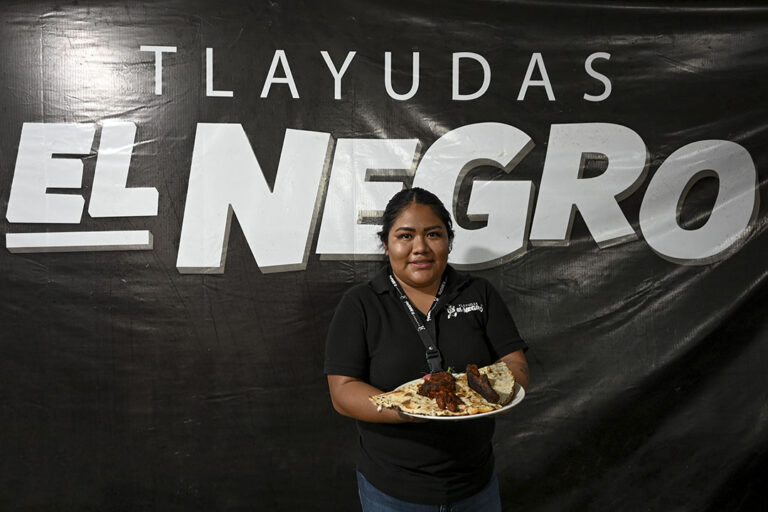Tlayudas El Negro llega a Puerto Escondido