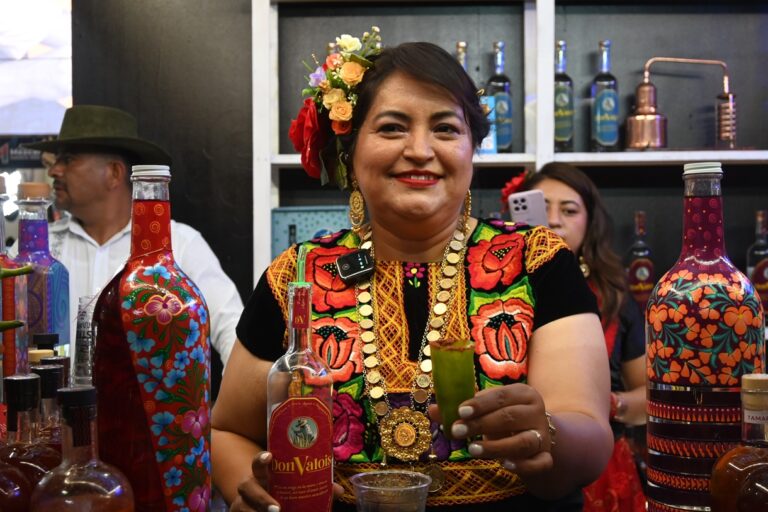 Mezcal Don Valois: Entre magueyes y medallas