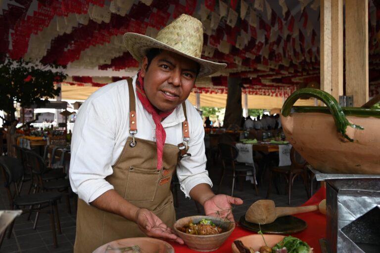 Anuncian Festival del Mole de Caderas