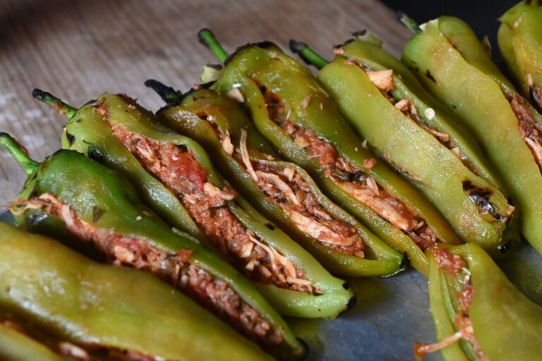 El chile relleno: identidad y tradición oaxaqueña