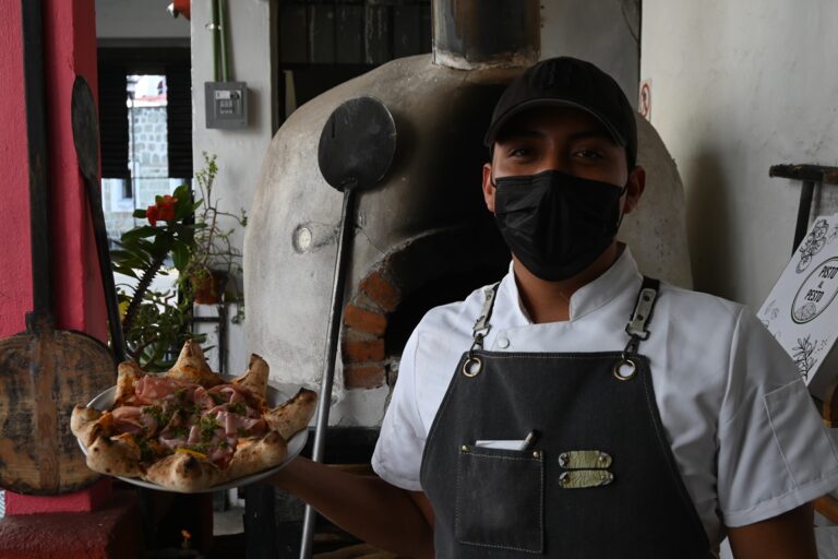 La fiesta de la pizza prosciutto en Pisto al Pesto