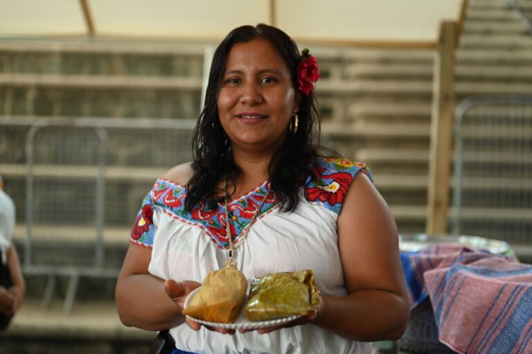 Tamales costeños, la parada obligada en el Tianguis Gastronómico