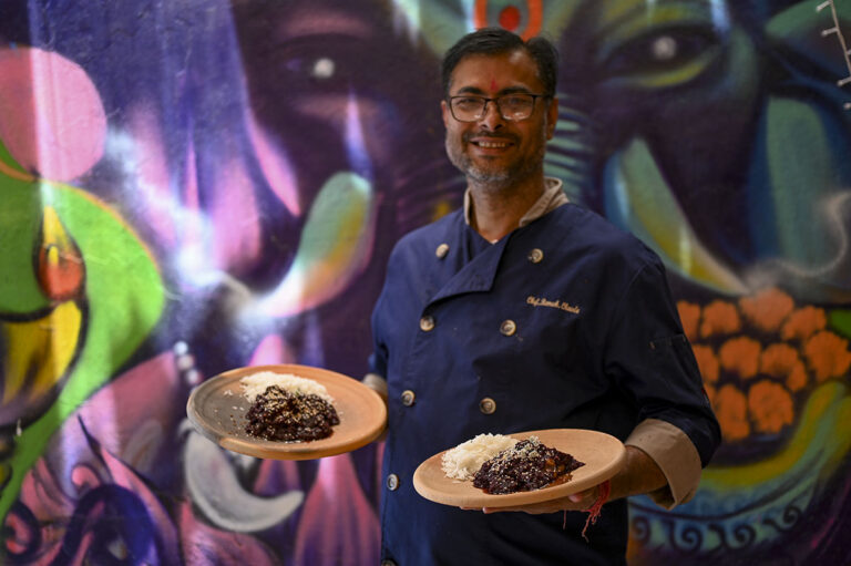 Festival de los Moles recibe al Rajasthan: rosa a una diosa