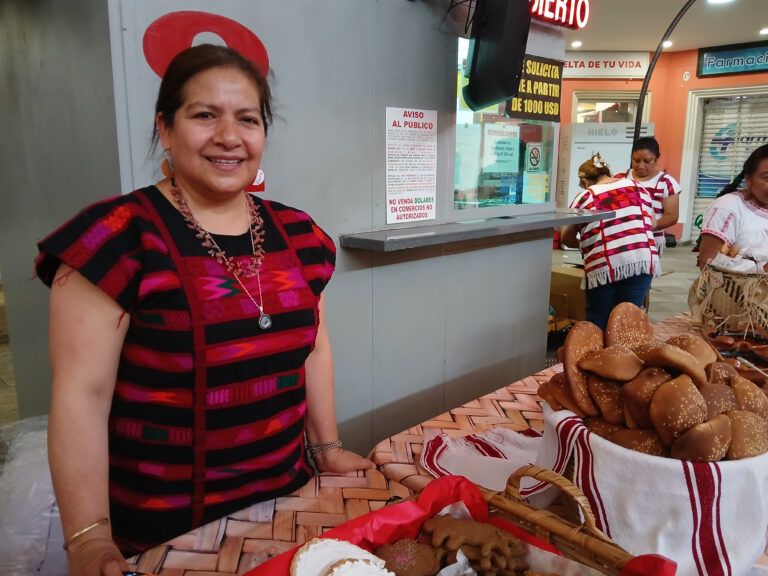 Tlaxiaco pone a la cemita en el centro de su fiesta patronal