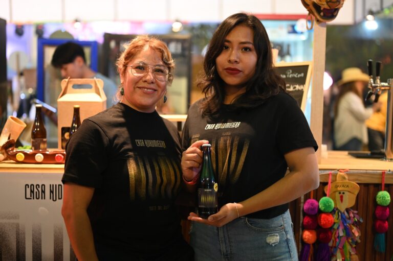 En tierra de mezcal, la cerveza artesanal alza la voz